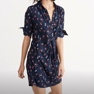 Abercrombie Navy Floral Shirtdress!💙